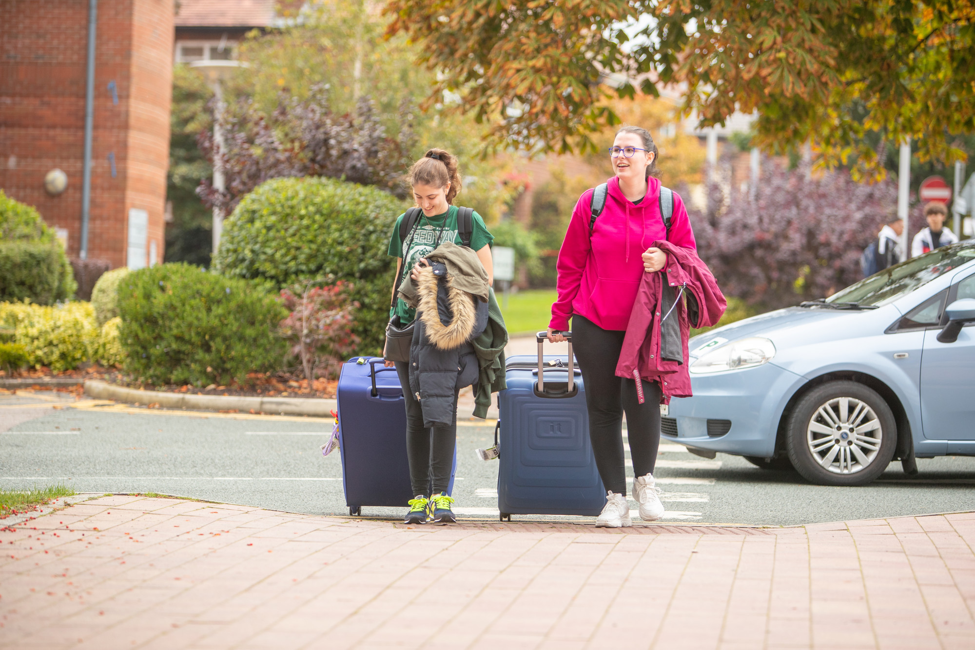 Students arriving on campus with luggage