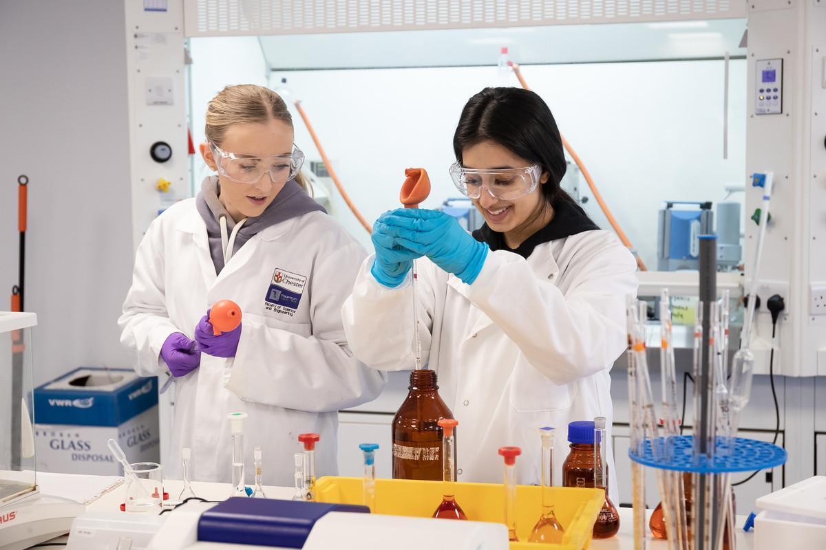 Course image for Chemistry (including Foundation Year) BSc (Hons)