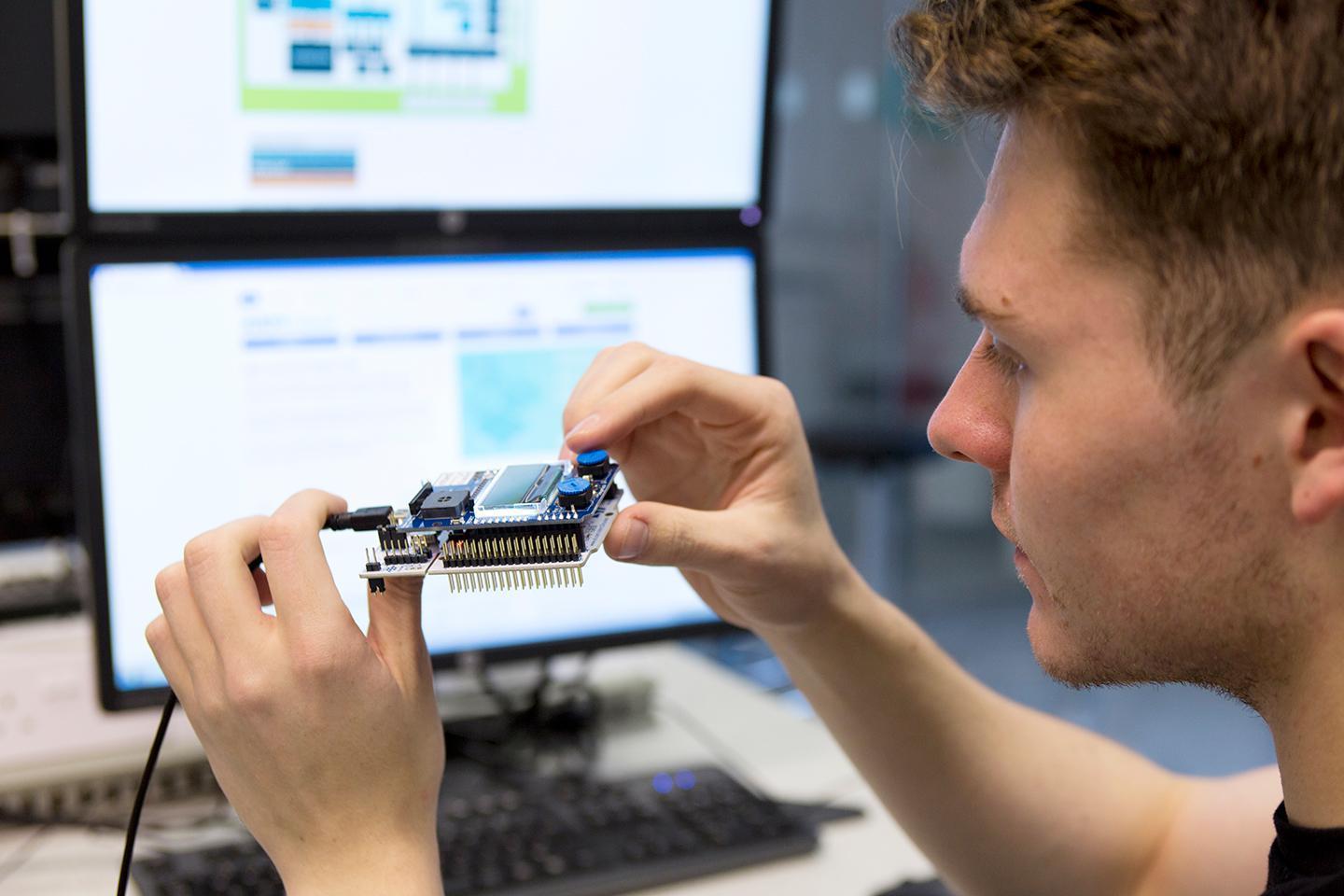 Course image for Electronic and Electrical Engineering MSc