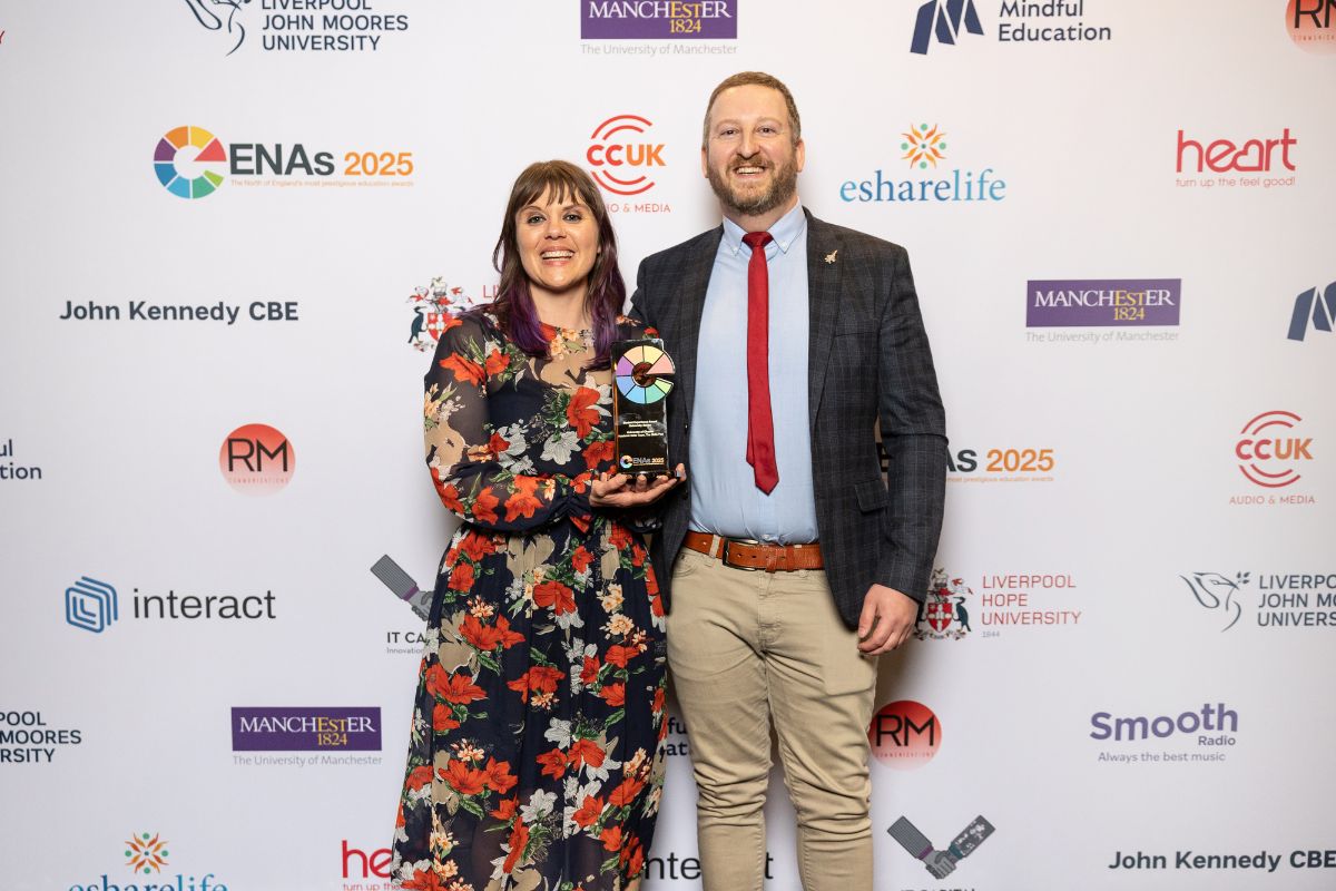 Dr Emma Venables and Dr Anthony Cliffe with the award.